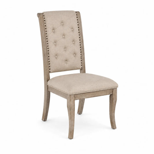 Chaise en bois avec tissu beige